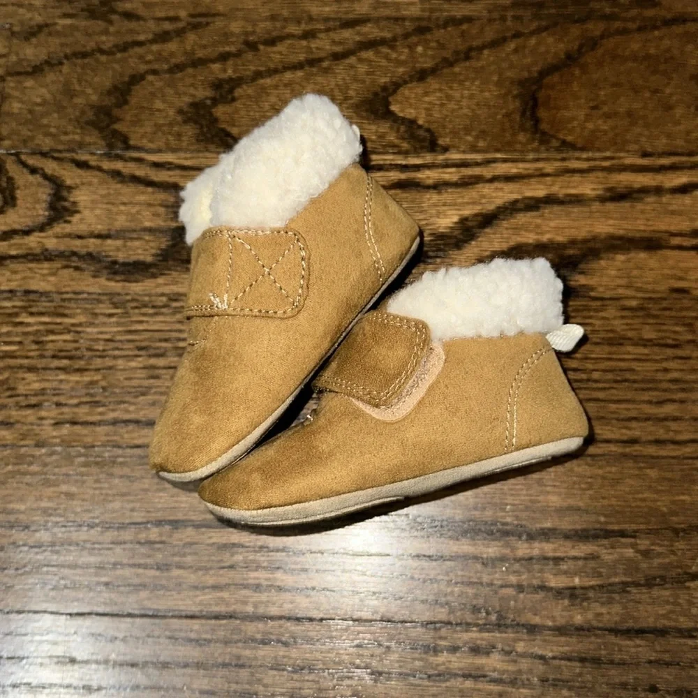 New Carters Infant Just One You Velcro Fur Soft Tan Boots 6-12 Months